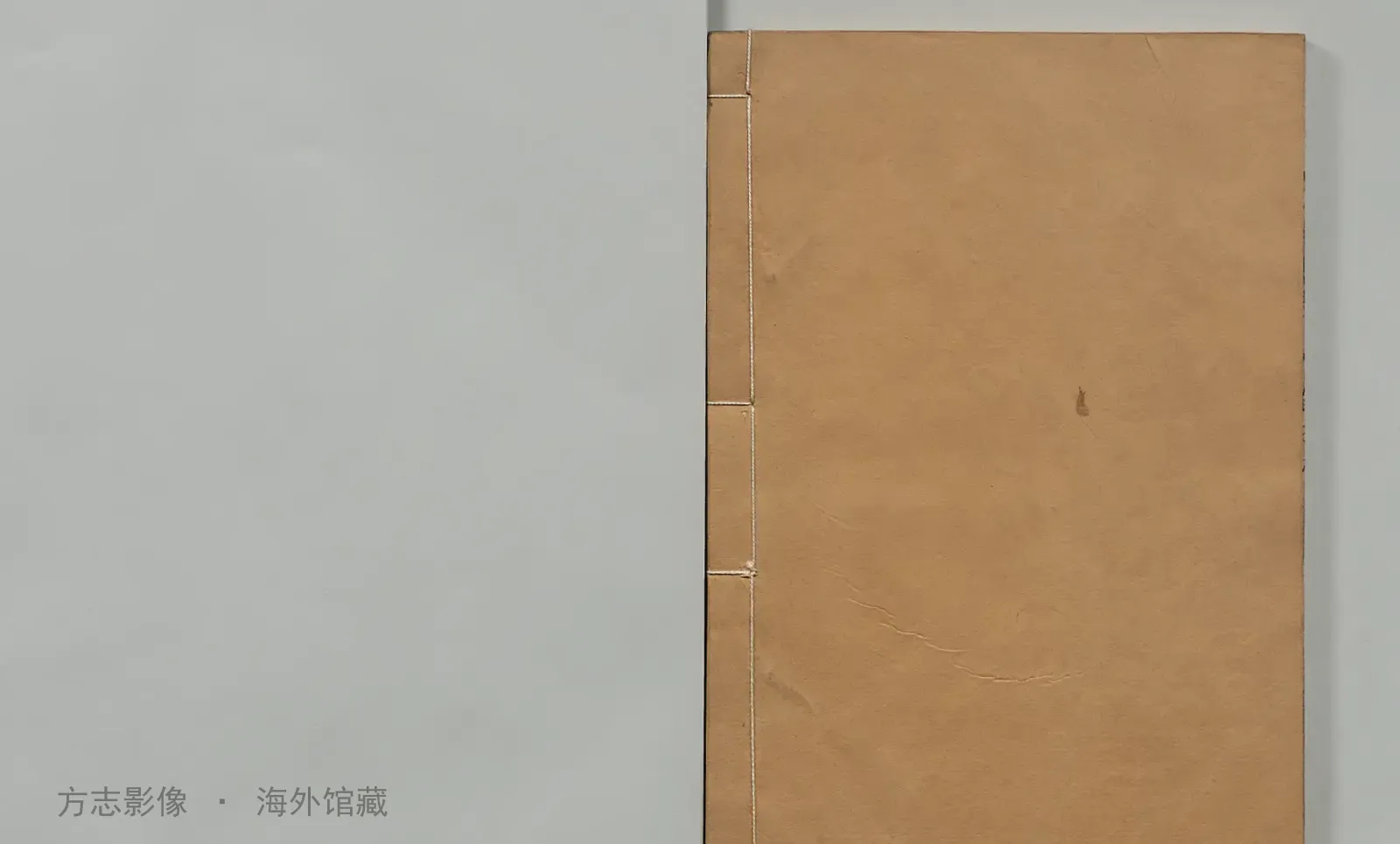 休宁县志书影