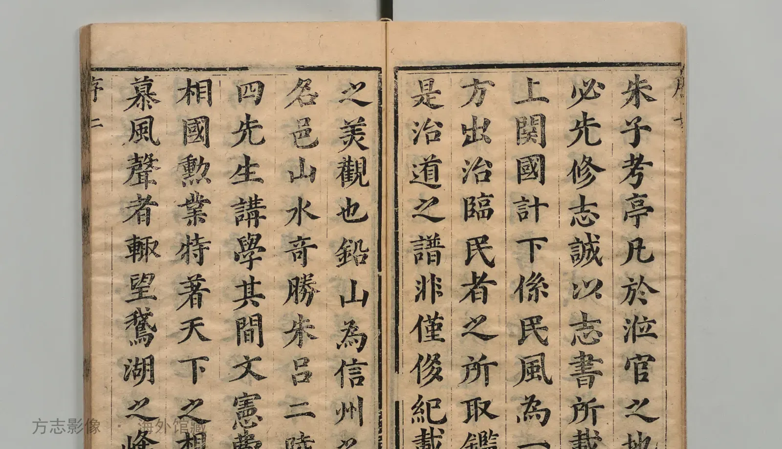 铅山县志书影
